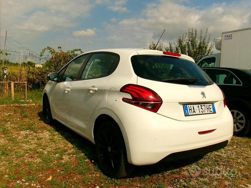 Usata Peugeot 206 75 CV (55 kW) 2019 Bianco Utilitaria