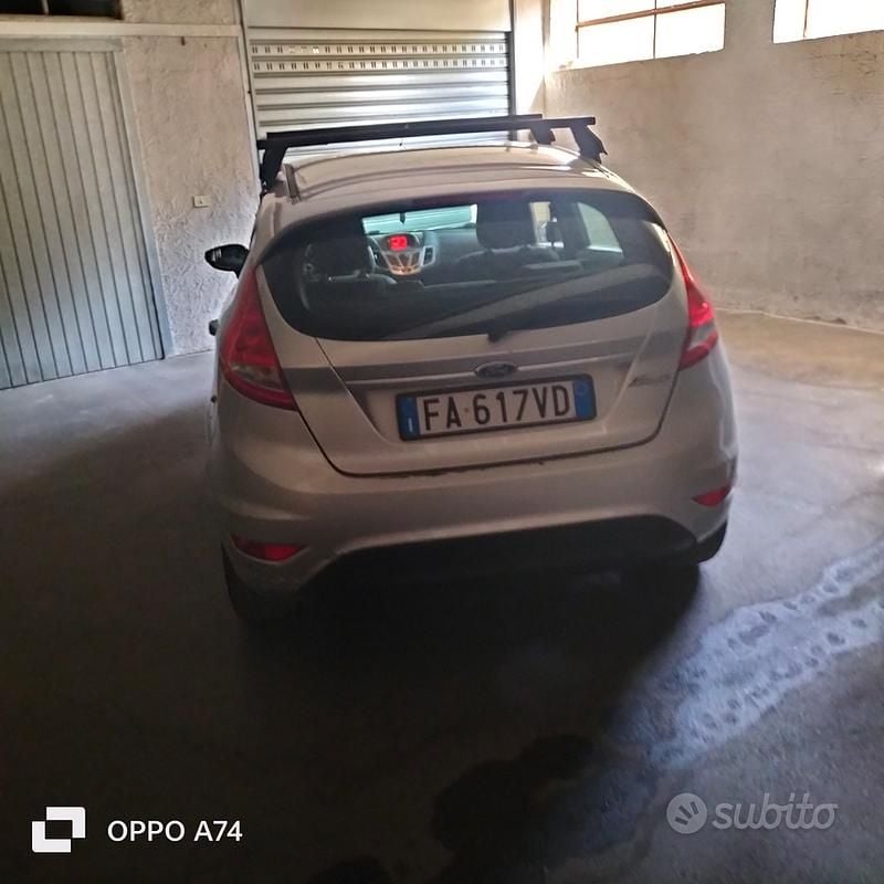 Usata Ford Fiesta 70 CV (51 kW) 2012 Grigio Utilitaria