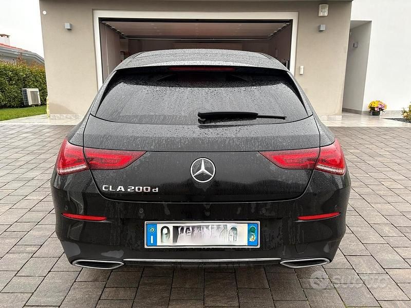 Usata Mercedes CLA200 Shooting Brake Executive 150 CV (110 kW) 2021 Nero Station wagon