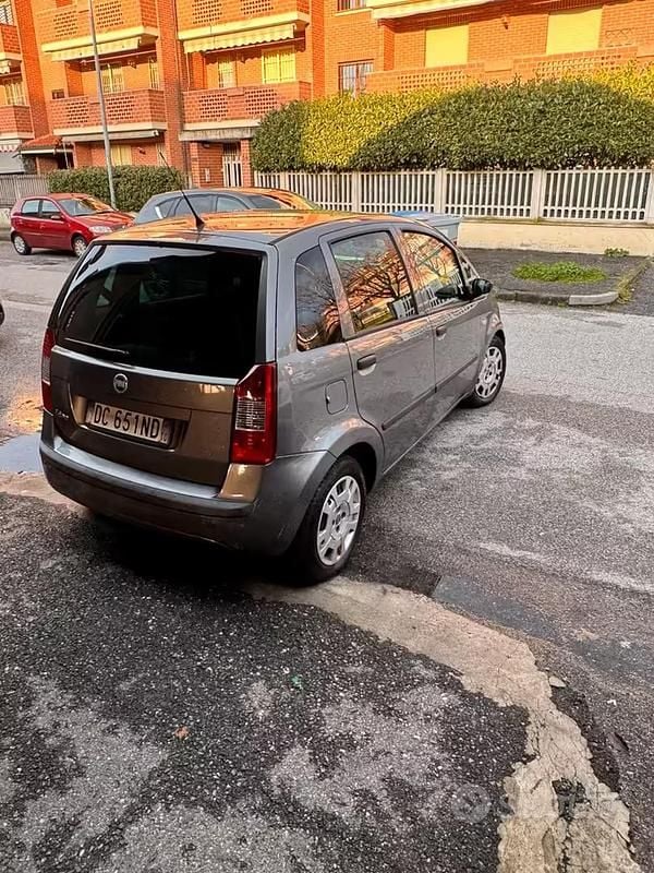 Usata Fiat Idea 101 CV (74 kW) 2006 Grigio Monovolume