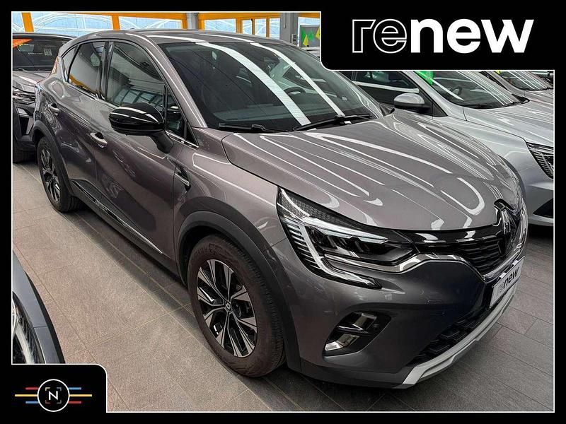 Usata Renault Captur Techno 94 CV (69 kW) 2023 Grigio cassiopea metallizzato SUV