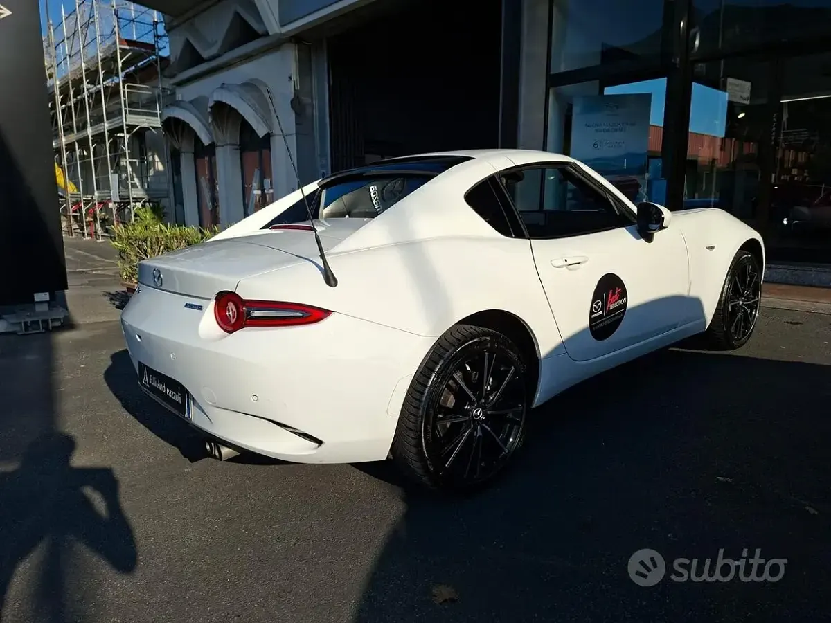 Usata Mazda MX5 Exclusive-Line 184 CV (135 kW) 2024 Bianco Cabrio