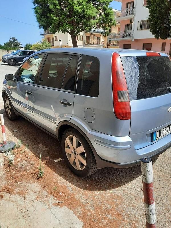 Usata Ford Fusion 101 CV (74 kW) 2005 Blu Utilitaria