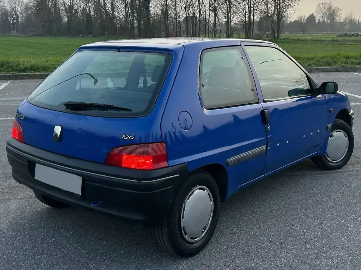 Usata Peugeot 106 50 CV (36 kW) 1997 Blu/azzurro Utilitaria