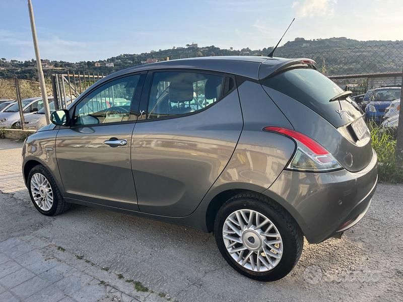 Usata Lancia Ypsilon S 95 CV (69 kW) 2014 Grigio Utilitaria