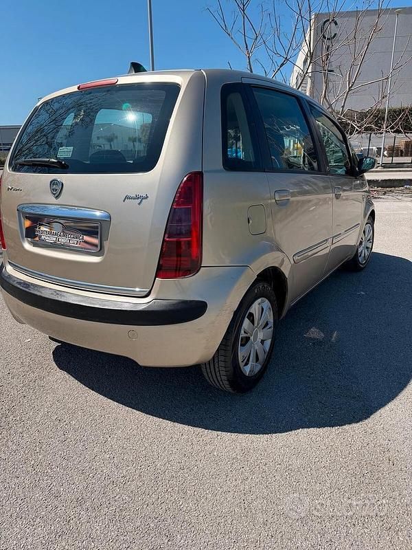 Usata Lancia Musa 69 CV (50 kW) 2005 Giallo Monovolume