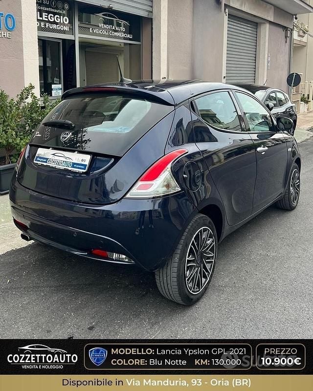 Usado Lancia Ypsilon Gold 69 HP (50 kW) 2021 Azul Citadino