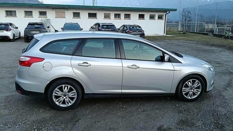 Usata Ford Focus 116 CV (85 kW) 2012 Argento Station wagon