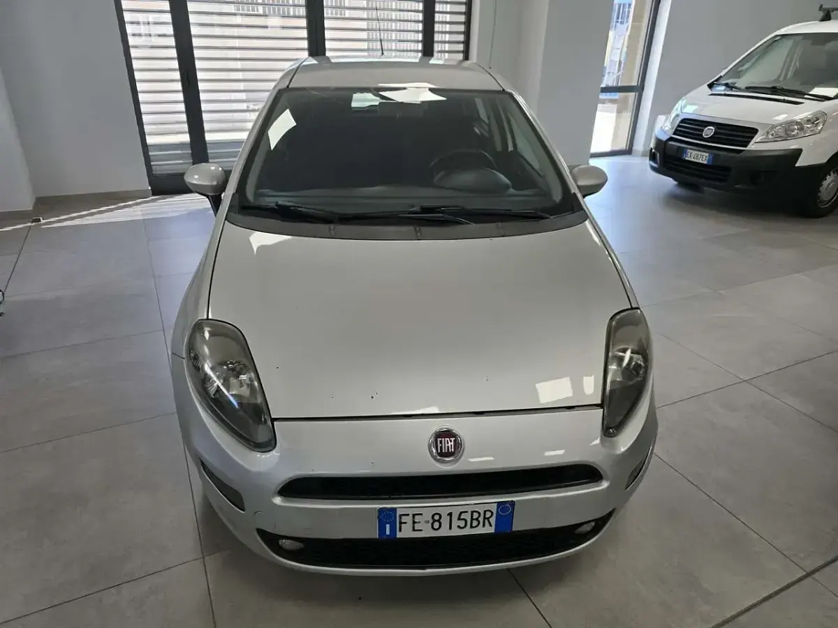 Usata Fiat Punto Young 77 CV (56 kW) 2016 Grigio Utilitaria