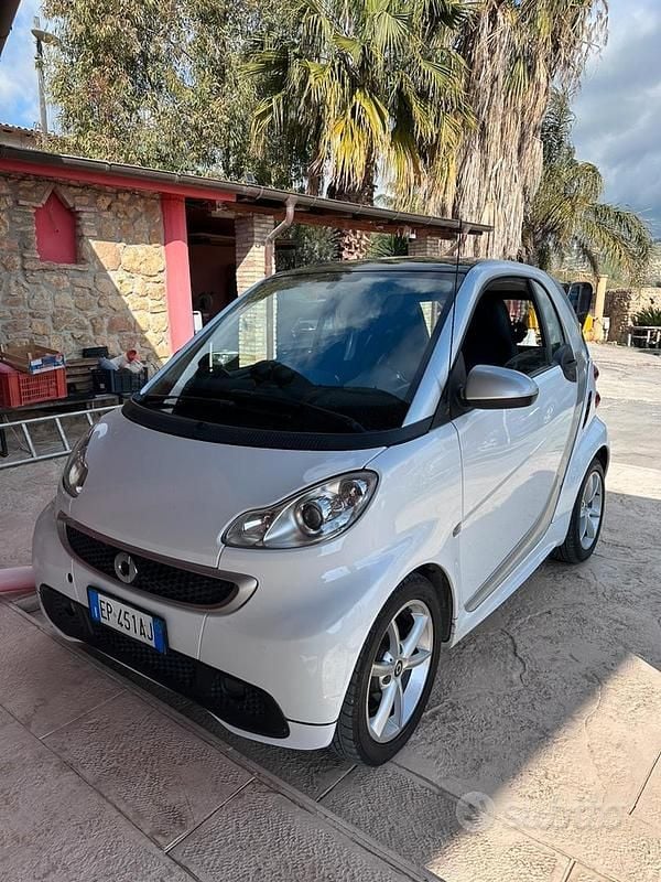 Bianco Usata 2013 Smart ForTwo Coupé Coupé | 6300 € - Immagine 1/4