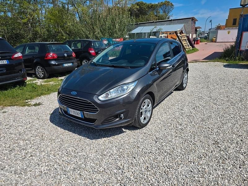 Usata Ford Fiesta Titanium 75 CV (55 kW) 2016 Grigio Berlina