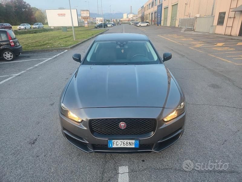 Usata Jaguar XE Portfolio 180 CV (132 kW) 2017 Grigio Berlina