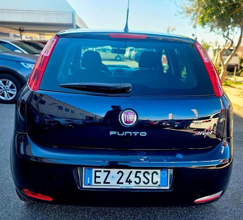 Usata Fiat Punto Lounge 75 CV (55 kW) 2015 Nero Utilitaria