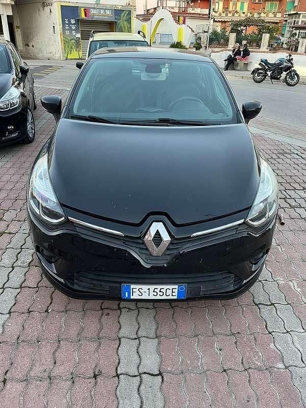 Nero Usata 2018 Renault Clio IV Tre volumi | 8000 € (Super prezzo) - Immagine 1/4