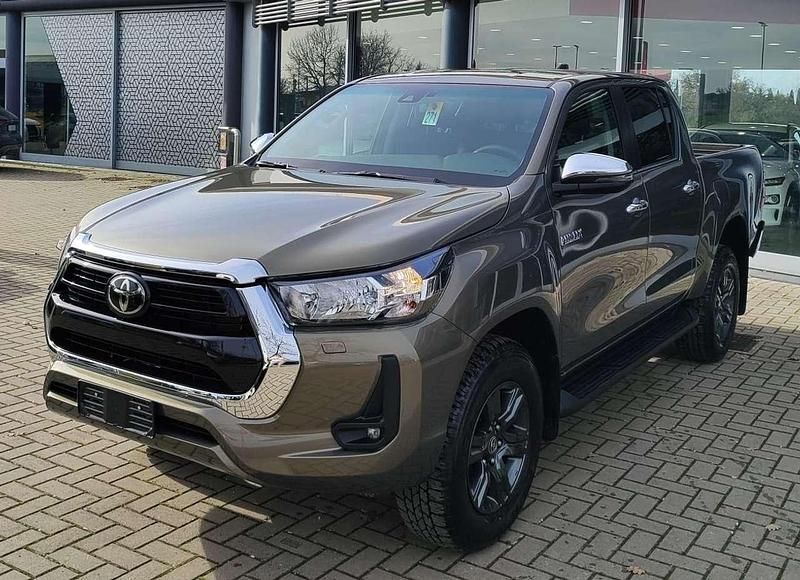 Nuova Toyota HiLux Lounge 204 CV (150 kW) 2026 Oxide bronze Pick-up