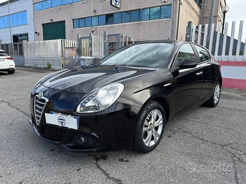 Nero Usata 2013 Alfa Romeo Giulietta Distinctive Tre volumi | 6900 € (Ottimo prezzo) - Immagine 1/4