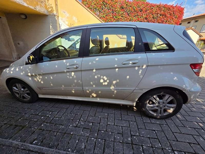Usata Mercedes B200 Executive 140 CV (102 kW) 2010 Bianco Monovolume