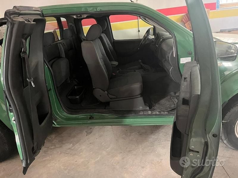 Usata Nissan Navara 190 CV (139 kW) 2006 Pick-up