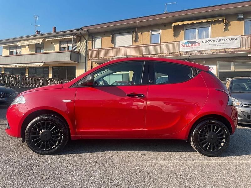 Usata Lancia Ypsilon Silver 69 CV (50 kW) 2021 Rosso Utilitaria