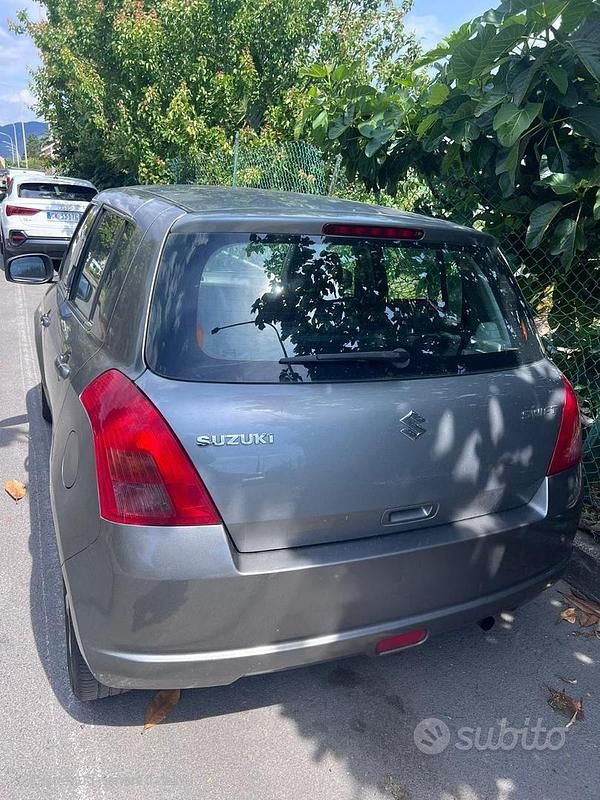 Usata Suzuki Swift 92 CV (67 kW) 2005 Grigio Utilitaria