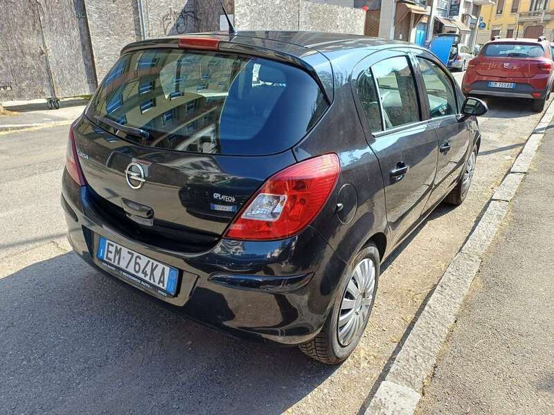 Usata 2012 Opel Corsa Edition Tre volumi | 2000 € (Super prezzo) - Immagine 1/4