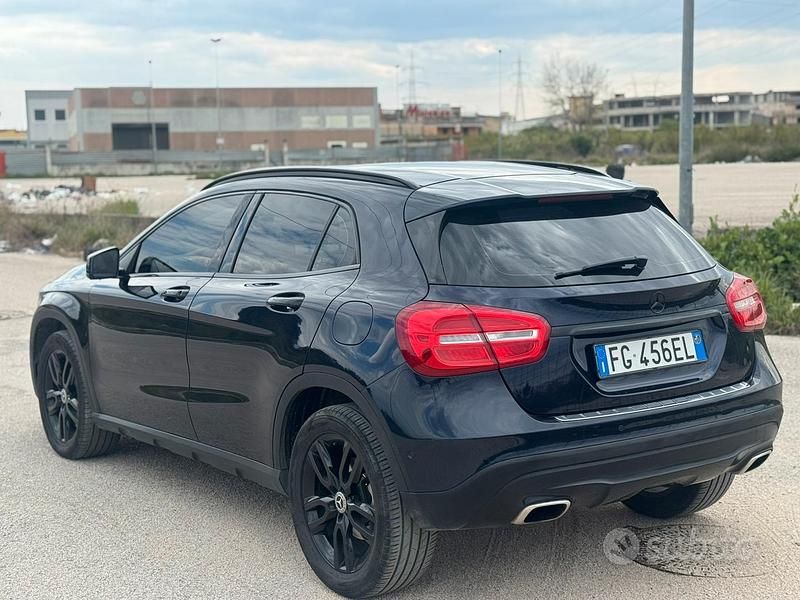 Usata Mercedes GLA200 136 CV (100 kW) 2016 Blu SUV