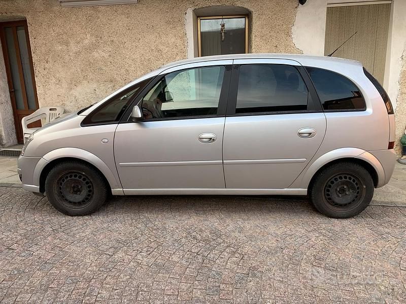 Usata Opel Meriva 90 CV (66 kW) 2009 Grigio Monovolume