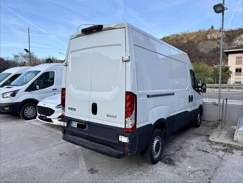 Usata Iveco Daily 136 CV (100 kW) 2023