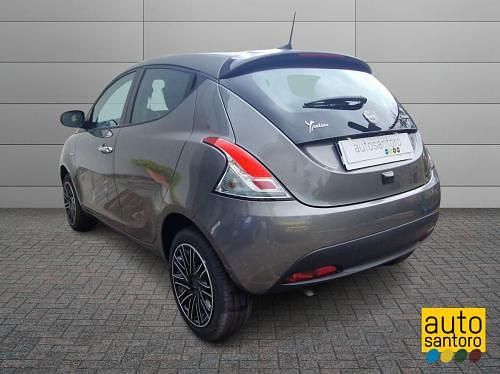 Usata Lancia Ypsilon Gold 69 CV (50 kW) 2024 Grigio Utilitaria