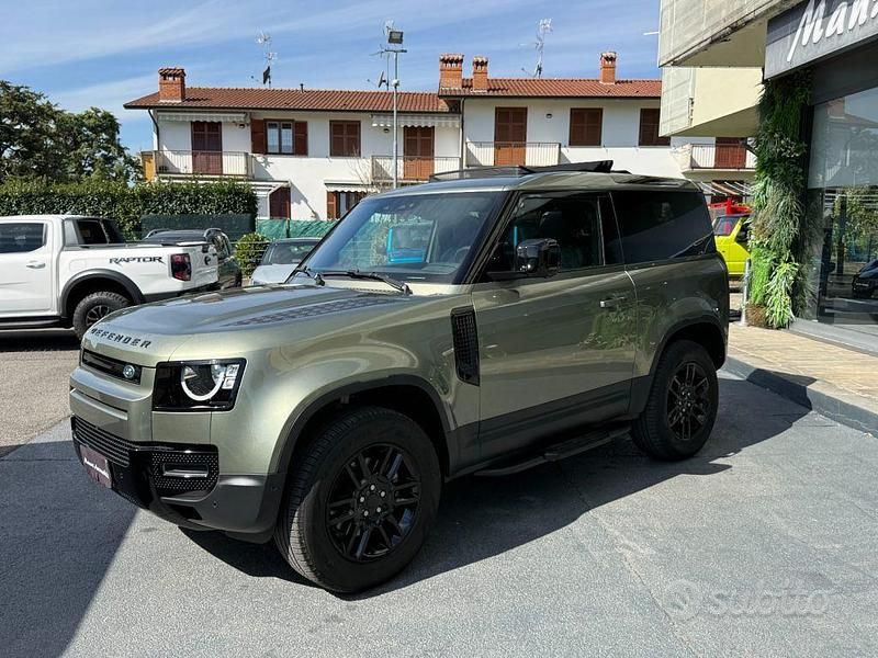 Usata Land Rover Defender Black Edition 200 CV (147 kW) 2024 Verde SUV