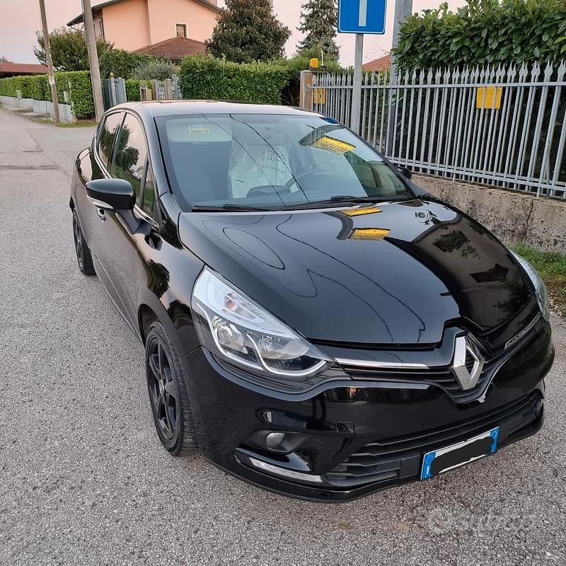 Nero Usata 2018 Renault Clio IV Tre volumi | 8500 € (Buon prezzo) - Immagine 1/4