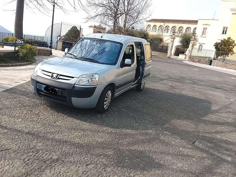 Usata Peugeot Partner Quiksilver 90 CV (66 kW) 2004 Blu/azzurro Monovolume