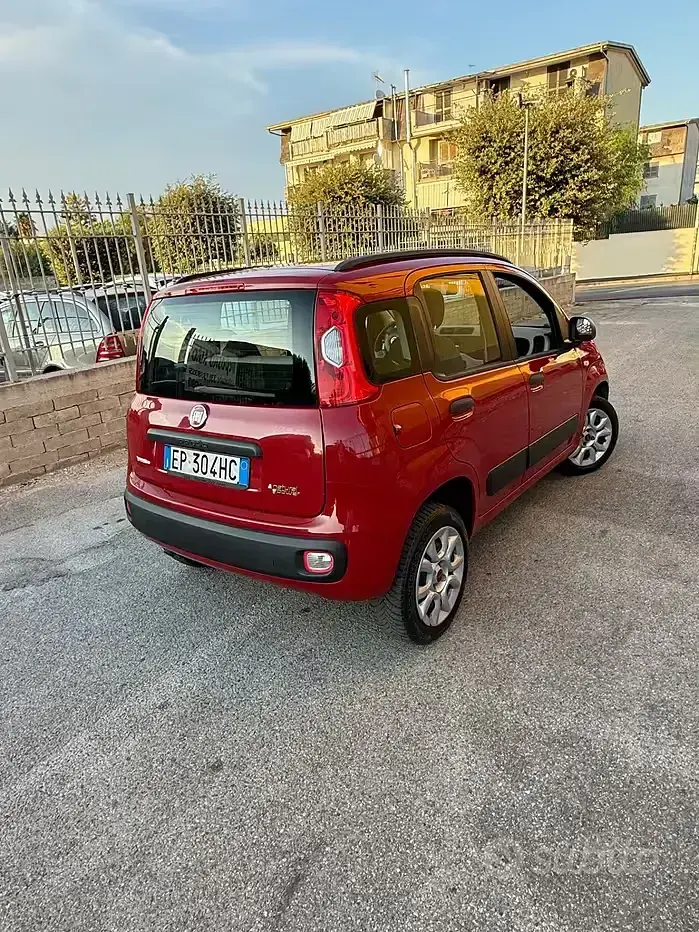 Usata Fiat Panda Lounge 80 CV (58 kW) 2013 Rosso Utilitaria