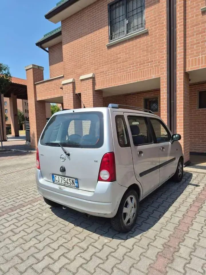 Usata Opel Agila Comfort 75 CV (55 kW) 2003 Argento Monovolume