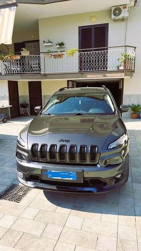 Grigio Usata 2017 Jeep Cherokee Night Eagle SUV | 13.900 € (Cara) - Immagine 1/4