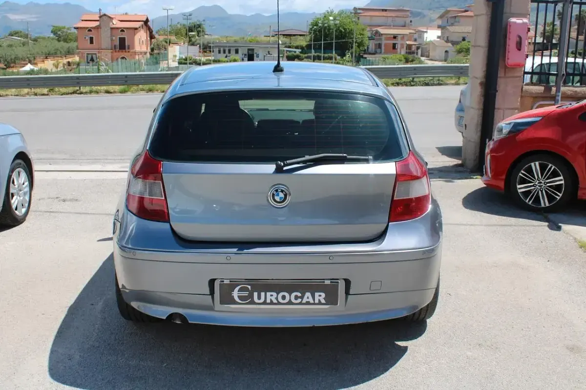 Usata BMW 118 122 CV (89 kW) 2004 Argento Utilitaria