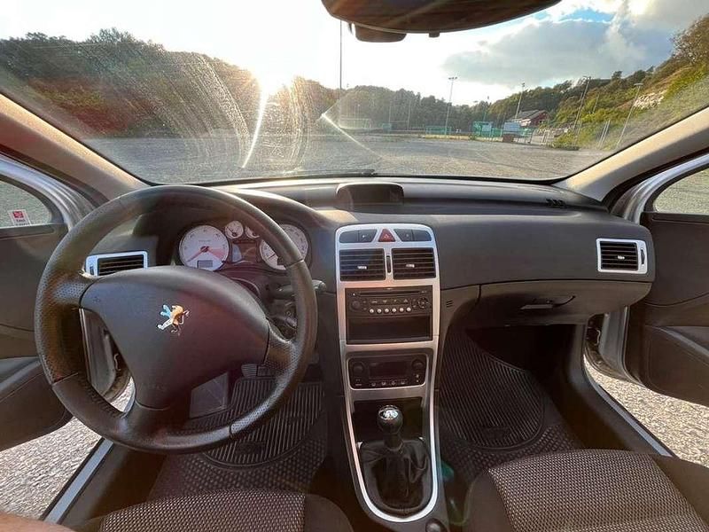 Usata Peugeot 307 107 CV (78 kW) 2007 Argento Berlina