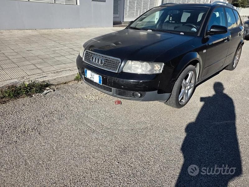 Usata Audi A4 130 CV (95 kW) 2005 Nero Station wagon