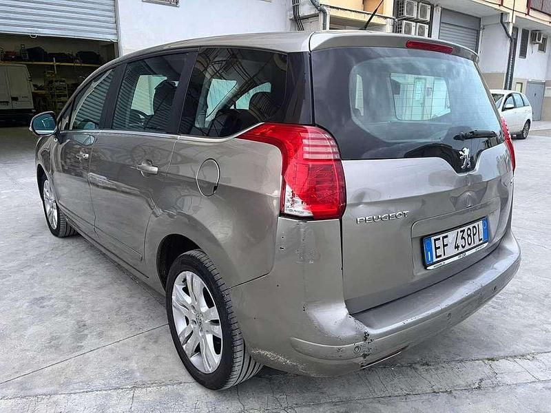 Usata Peugeot 5008 Business-Line 163 CV (119 kW) 2010 Grigio Monovolume