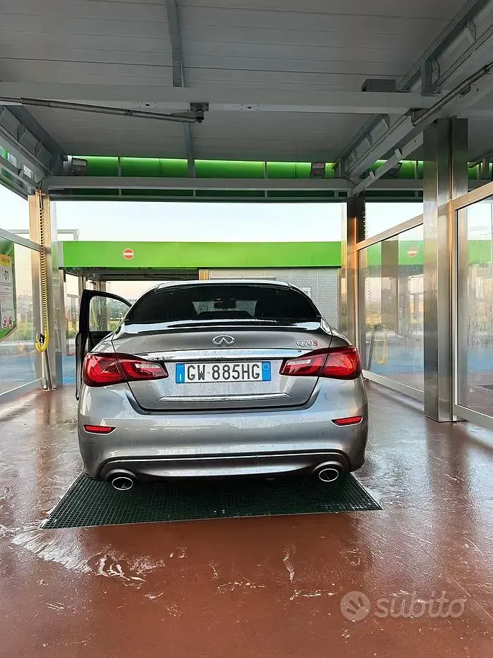 Usata Infiniti Q70 170 CV (125 kW) 2016 Grigio Berlina