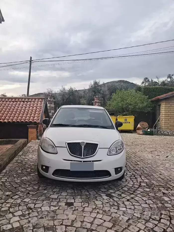 Usata Lancia Ypsilon 75 CV (55 kW) 2011 Bianco Utilitaria