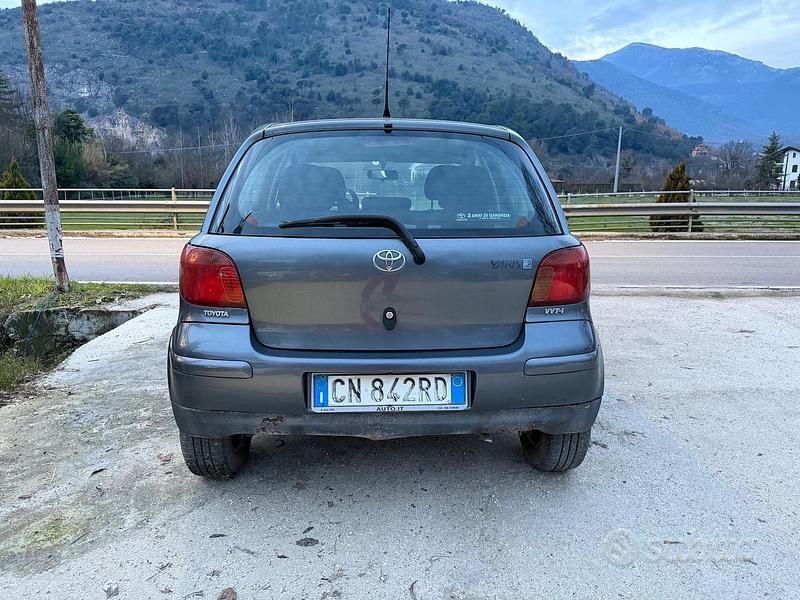 Usata Toyota Yaris Sol 2004 Grigio Berlina