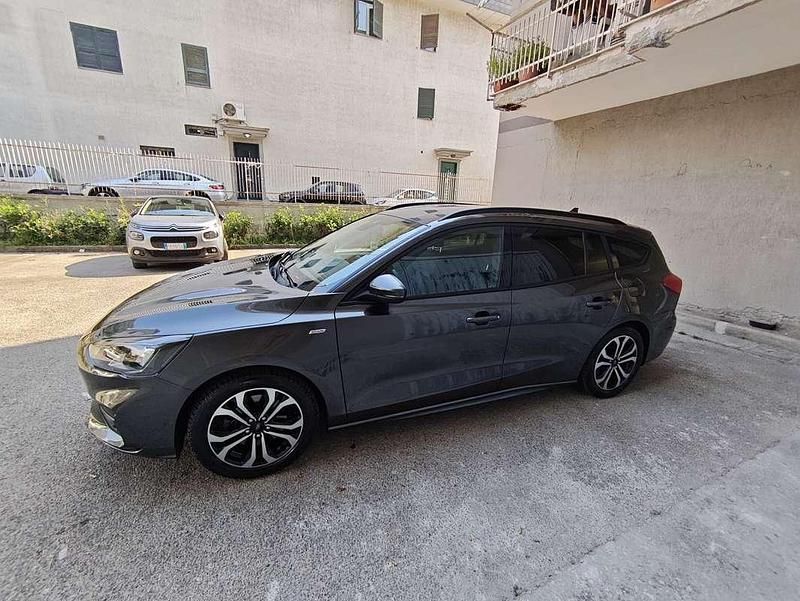 Usata Ford Focus ST-Line 120 CV (88 kW) 2020 Grigio Station wagon