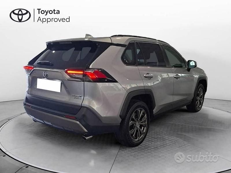 Usata Toyota RAV4 Hybrid 222 CV (163 kW) 2022 Argento SUV