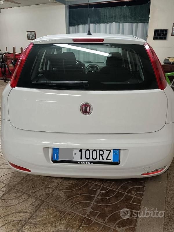 Usata Fiat Punto 95 CV (69 kW) 2018 Bianco Berlina