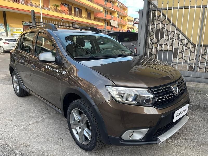 Usata Dacia Sandero Stepway 90 CV (66 kW) 2018 Grigio Berlina