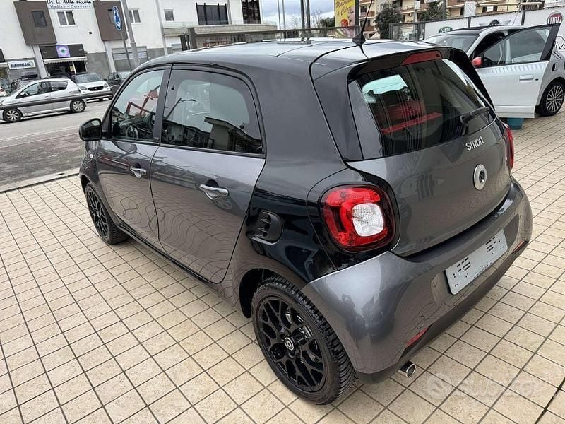 Usata Smart ForFour Passion 71 CV (52 kW) 2016 Grigio Utilitaria