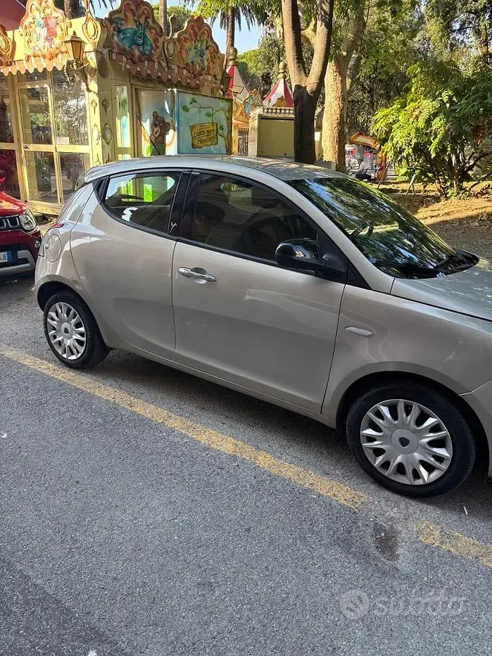 Usata Lancia Ypsilon 95 CV (69 kW) 2011 Utilitaria