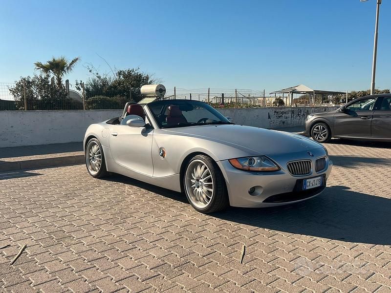 Begagnad BMW Z4 Efficient Dynamics 231 HK (169 kW) 2003 Grå Cab