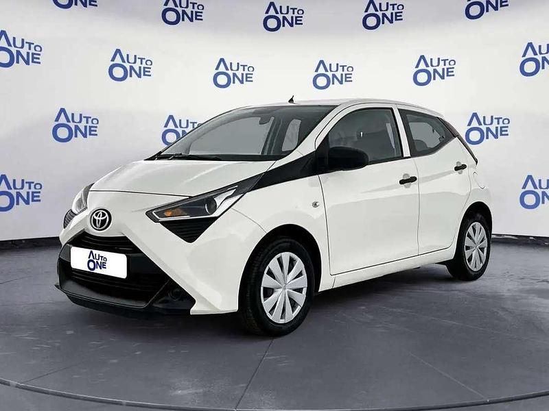 Usata Toyota Aygo X-play 72 CV (52 kW) 2019 Bianco Utilitaria